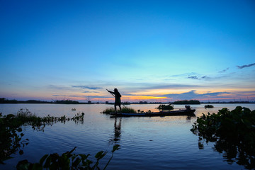 Fototapeta premium The fishermen go out early for fish. Fishermen in Inle lakes sunset, Myanmar. 