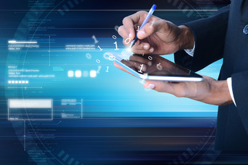 Man writing in the smart phone