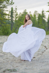 Fototapeta na wymiar Beautiful girl dancing on the beach.