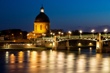 Fototapeta na wymiar Toulouse, France on a summer evening.