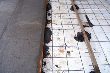 Insulating  floor with polystyrene and concrete