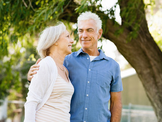 Obraz premium Senior couple relaxing in park
