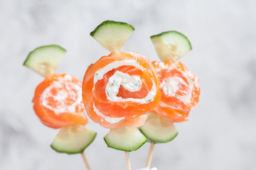 Smoked salmon rolls with cream cheese