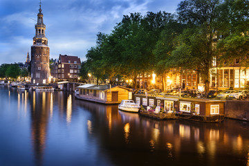 Fototapeta na wymiar Amsterdam Canal and Light