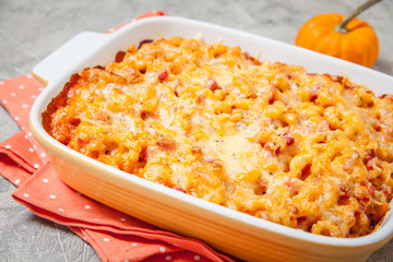 Mac and cheese with ham, pumpkin
