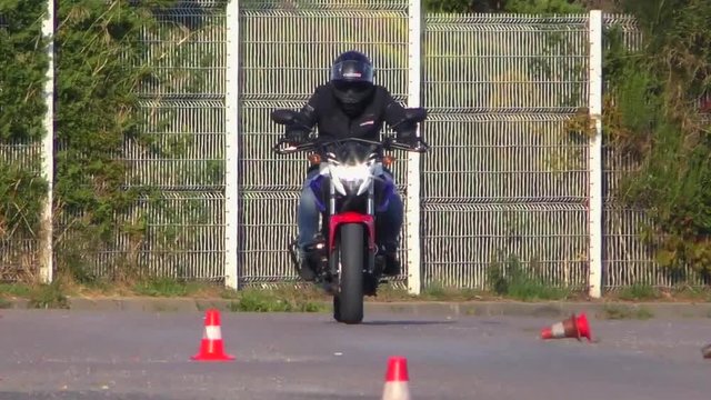 Moto exercices plateau permis A2