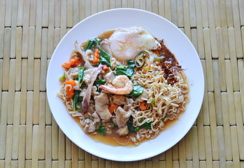 instant noodle dressing seafood gravy sauce and egg on dish
