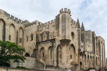 Fototapeta premium Widok Pałacu Papieskiego (Palais des Papes, 1364). Awinion, Francja.