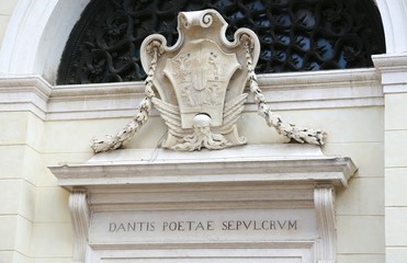 Inscription in Latin which means the tomb of the poet Dante in I