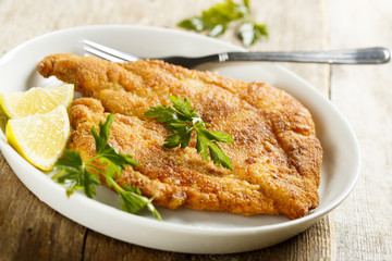 Chicken schnitzel with lemon