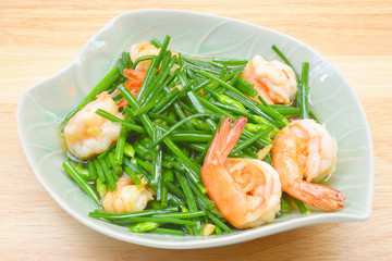 stir-fry flowering chinese chives with prawns