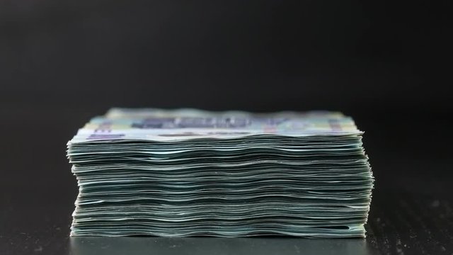 Stack of romanian currency decreasing - timelapse of 100 lei banknotes running short