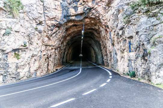 Tunneleinfahrt auf Mallorca