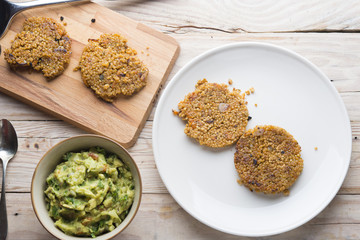 Burguers of Quinoa with Guacamole