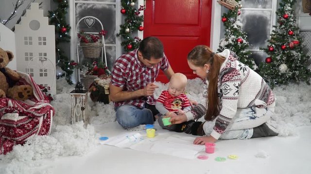 Dad paint spoil the child sitting in the snow