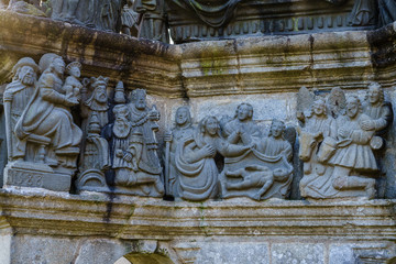 F, Bretagne, Finistère, Kalvarienberg  in Guimiliau, Skulpturen und Figuren biblischer Geschichten, Weihnachtsgeschichte, Krippe