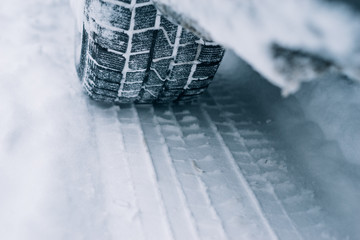 All-season tyre track on snow