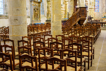 F, Bretagne, Finistère, Stuhlreihen Kirche in Lampaul-Guimiliau