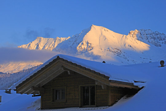 Fototapeta haus, alpen adelboden schweiz 