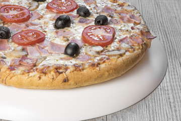 Quart de pizza Royale en gros plan