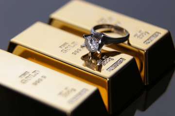 ring and gold bullion