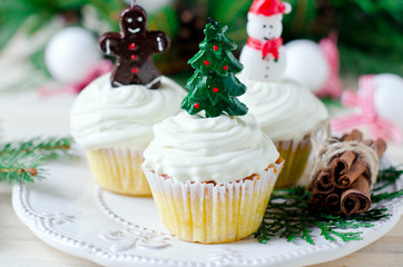Christmas cupcakes with cream cheese
