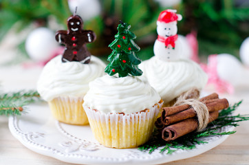 Christmas cupcakes with cream cheese
