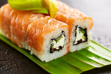 Salmon Sushi Roll