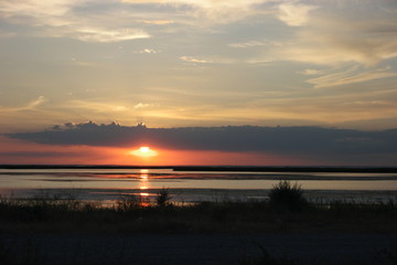 Naklejka premium sunset over the sea, calm, outdoor recreation, relaxation