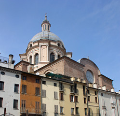 Fototapeta na wymiar Coupole de la basilique Sant'Andrea de Mantoue, Italie