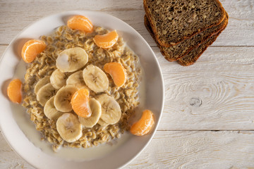 oatmeal with fruit for breakfast