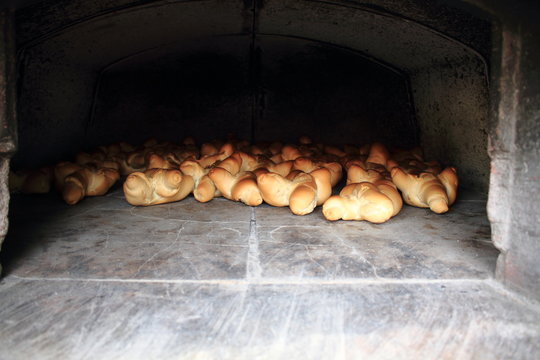 cottura pane nel forno a legna