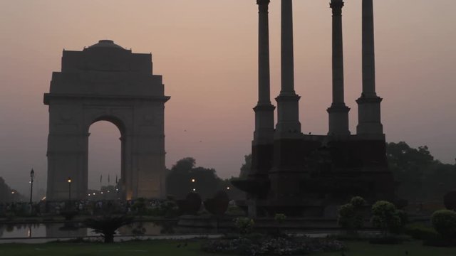 WS TD India Gate at sunset / New Delhi, India