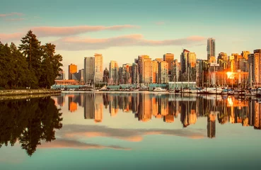 Foto auf Acrylglas Vancouver skyline with Stanley Park at sunset, British Columbia, Canada © JFL Photography