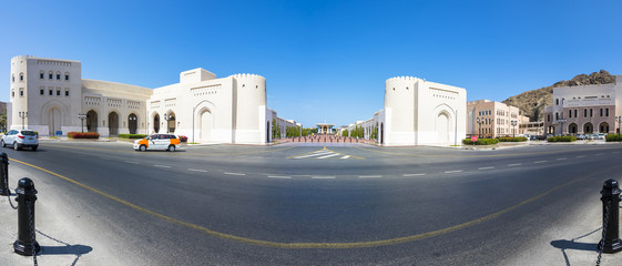 Natural History Museum, hinten der Al-Alam-Sultanspalast des Sultans Qaboos, altes Maskat,  Muscat,...