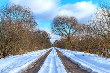 зимняя проселочная дорога