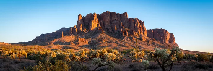 Foto op Canvas Bijgeloofbergen in Arizona © jon manjeot