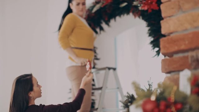 Girls decorate the apartament for Christmas