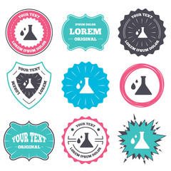 Obraz premium Label and badge templates. Chemistry sign icon. Bulb symbol with drops. Lab icon. Retro style banners, emblems. Vector