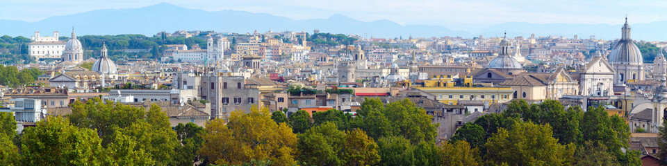 Fototapeta premium Panoramiczny widok na historyczne centrum Rzymu, Włochy