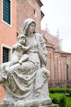 The statue of the Virgin Mary and the Baby at one side of Santa Maria Annunciata Cathedral in Vicenza, Italy