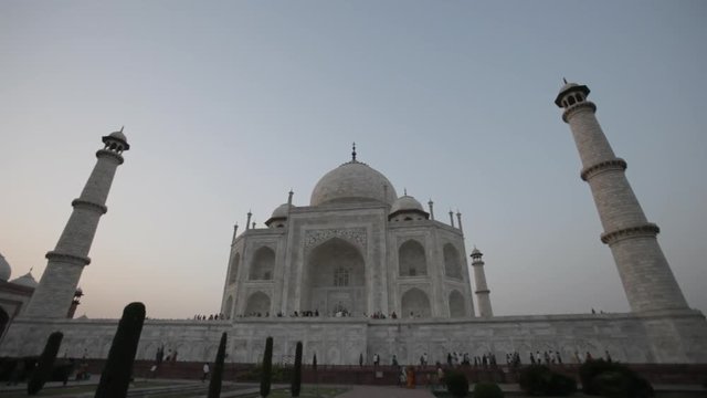 WS LA Taj Mahal under Blue Sky / Agra, India