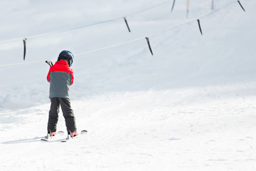 Fototapeta na wymiar little boy skiing