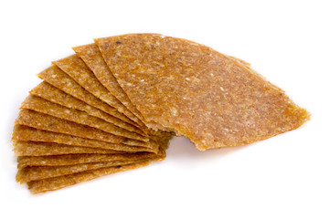 Кусочки фруктовой пастилы на белом фоне
