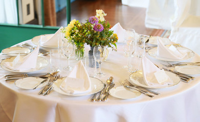 Tableware of the table