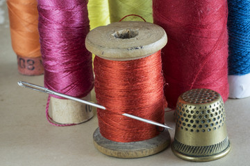 Sewing thimbles, bobbins and needle