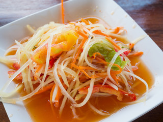 Thai papaya salad (Som tum Thai)