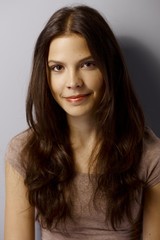 Naklejka premium Closeup portrait of young brunette