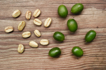 Fototapeta na wymiar Fresh coffee bean on wooden background