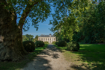 Fototapeta na wymiar Château de Mery-sur-Oise 2